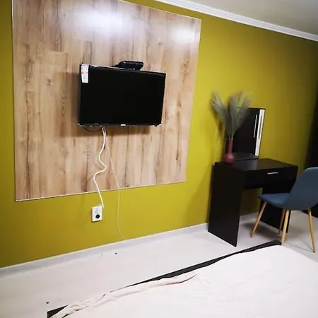 Appartement студиото е партер от жилищна сграда. център.
