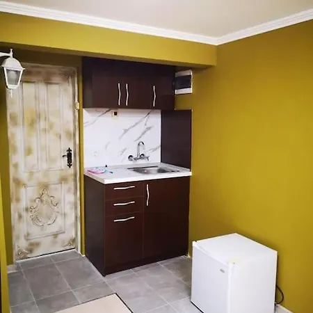 Apartament студиото е партер от жилищна сграда. център. Warna